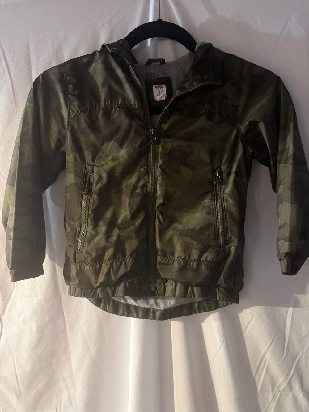 GAP Baby Label in Gray and Olive